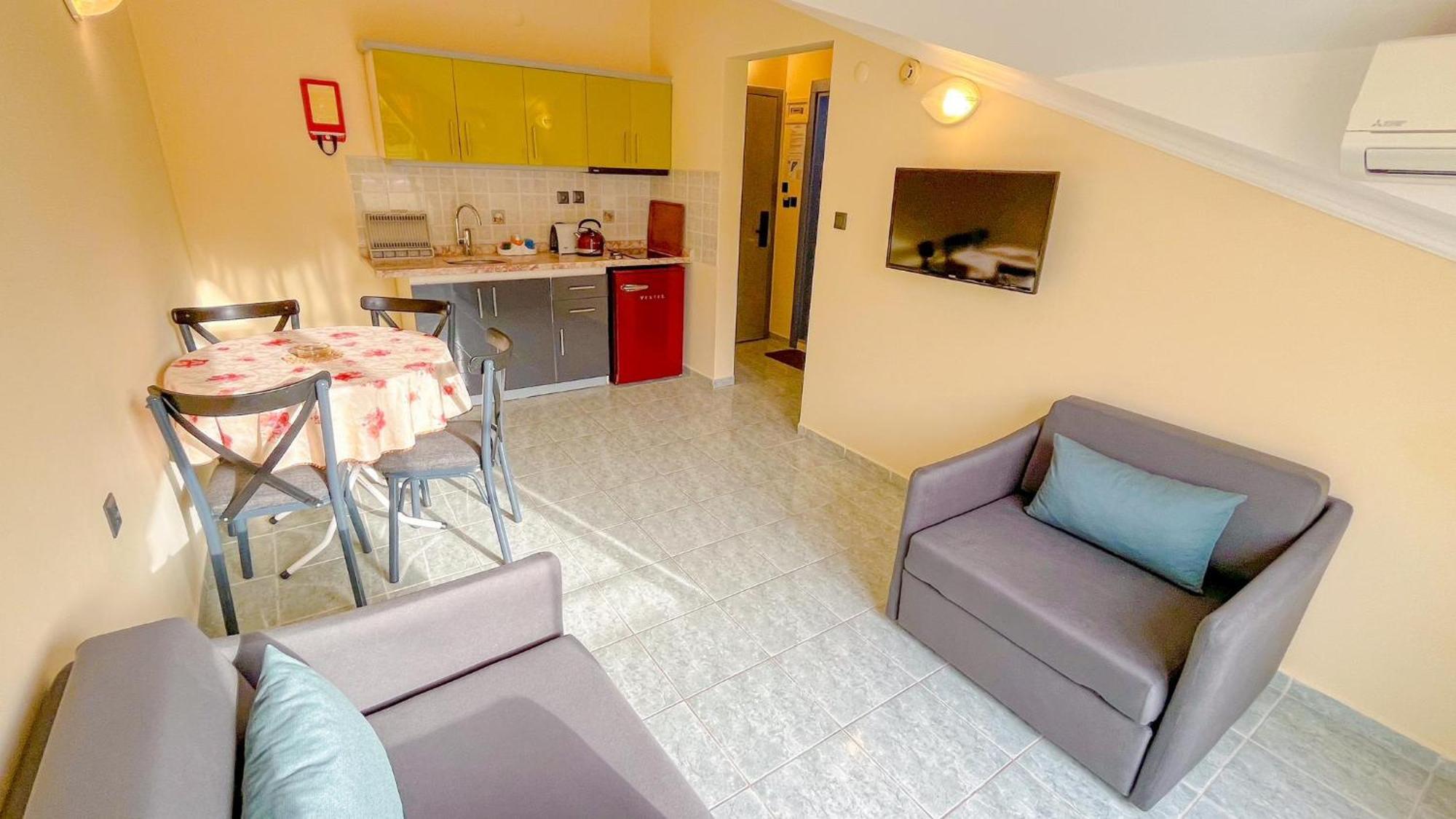 Ozlem 2 Apart Hotel มาร์มาริส ภายนอก รูปภาพ